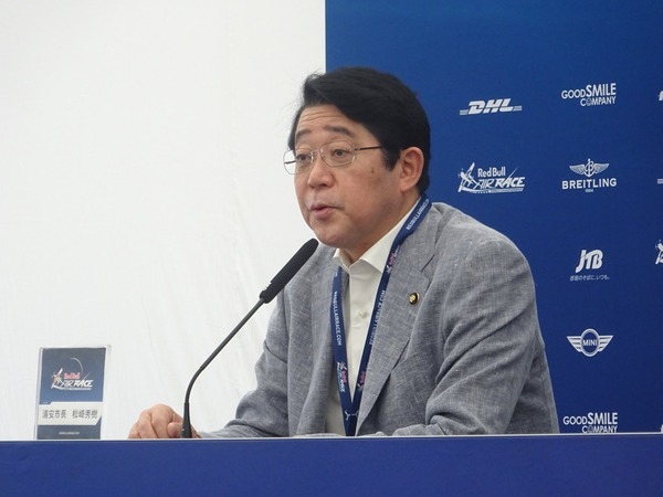 レッドブル・エアレース記者会見…エリック・ウルフGM、松崎浦安市長、熊谷千葉市長が参加