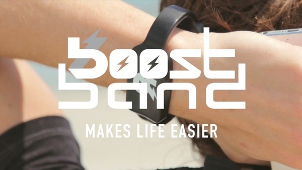 腕に装着するウェアラブルモバイルバッテリー「Boost Band」の使い方