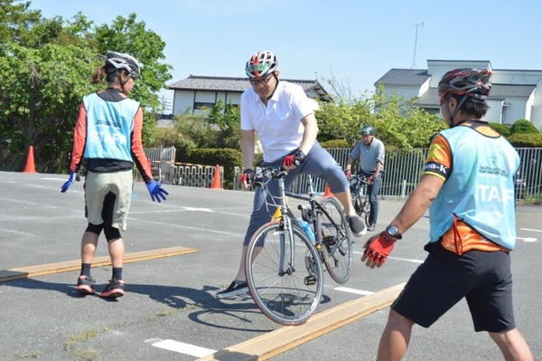 オトナのための自転車学校で自転車をカッコよく操る技術を学ぼう