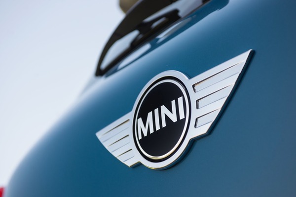 【PR】MINI、夏をイメージした日本限定モデル300台を販売開始