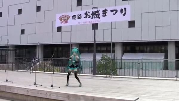 まるで実写？初音ミクが踊る姿がリアルすぎる！…ニコニコ動画