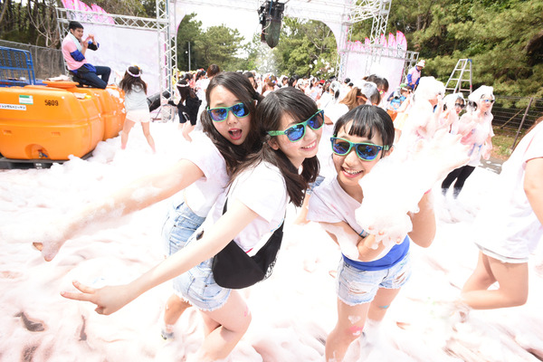 「バブルラン2015 in大阪」が8月に開催