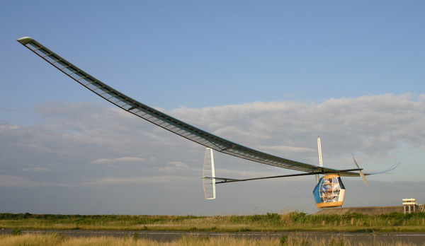 ヤマハのエアロセプシーが人力飛行機世界記録120kmの更新に挑戦