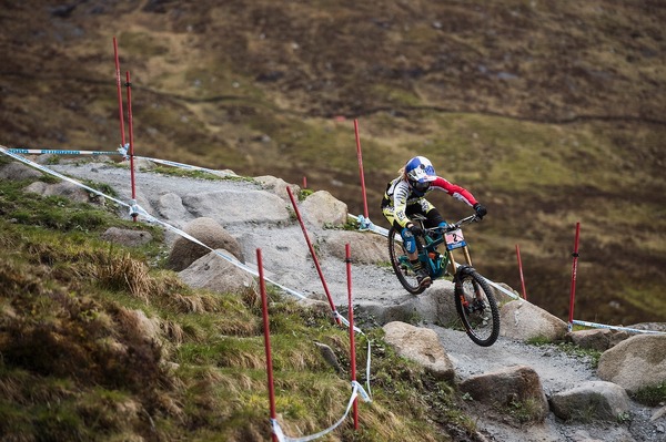 2015年UCI MTBワールドカップ・ダウンヒル第2戦イギリス・フォートワース女子、レイチェル・アサートン（GTレーシング）が優勝