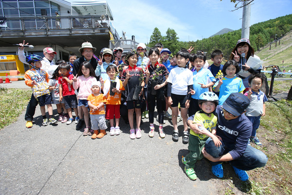 アキコーポレーション、「20th AKI GREEN CUP FESTIVAL」収益の一部を緑の募金に寄付