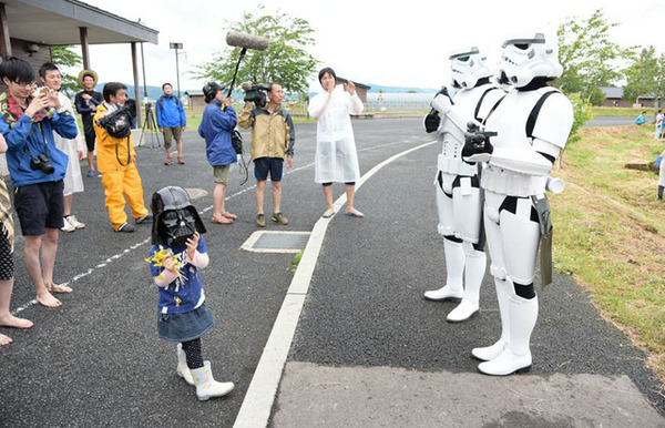 『スター・ウォーズ』デザインの田んぼアート田植えがスタート - (C) 2015 Lucasfilm Ltd. ＆ TM. All Rights Reserved