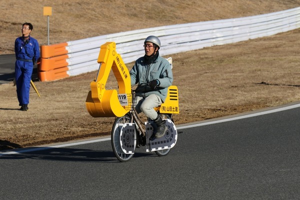 富士スピードウェイで「あさひスーパーママチャリグランプリ第9回ママチャリ日本グランプリチーム対抗7時間耐久ママチャリ世界選手権」が開催