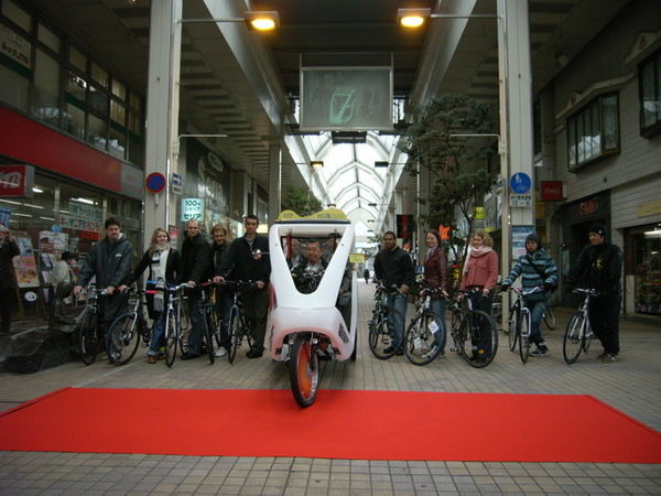 　新潟市で10万円前後のクロスバイクをレンタルする「スマートクルーズ」貸し自転車システムが4月1日にスタートした。用意された自転車は街中を軽快に乗り回すことができる高級車。5月に新潟市で開催される主要国首脳会議・労働相会合に参加する各国の自転車を集めた。