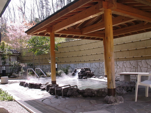 通りゃんせの露天風呂。北茨城市の自然を肌で感じながら、ゆったりと湯に浸かろう。