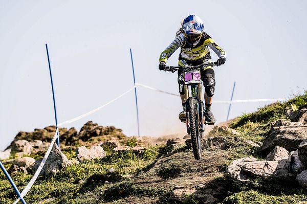 2015年UCI MTBワールドカップ・ダウンヒル第4戦スイス、レイチェル・アサートン（GTファクトリー）が優勝