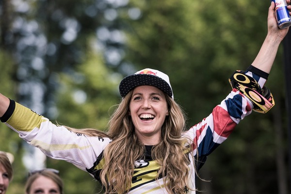 2015年UCI MTBワールドカップ・ダウンヒル第4戦スイス、レイチェル・アサートン（GTファクトリー）が優勝