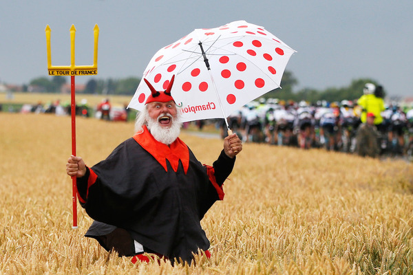 2015年ツール・ド・フランス第5ステージ、悪魔おじさんも応援（2015年7月8日）