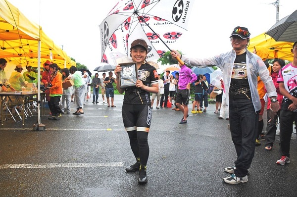 レイクハマナ・トライアスロンでちゃりん娘リーダーAyuが女子総合優勝