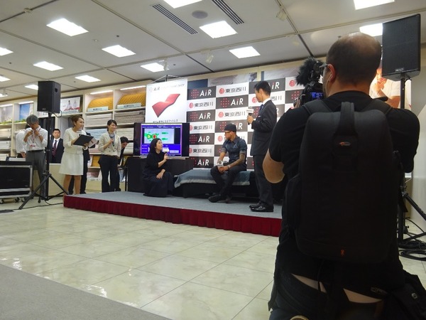 ネイマール、バルサ2年目は「世界最高の選手たちと素晴らしいシーズン」東京西川本店でイベント