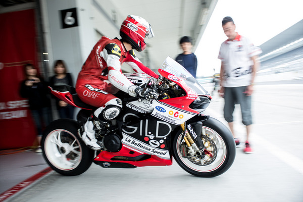 【鈴鹿8耐】大会唯一の女性ライダーの挑戦は「予選ギリギリの勝負」