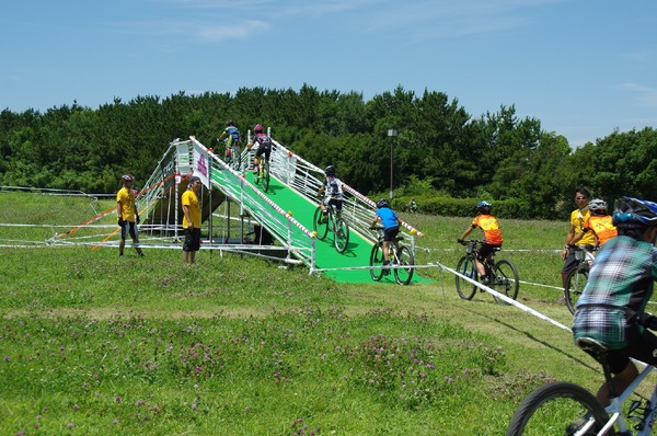 子どもたちが幕張を疾走…全国小学生・中学生マウンテンバイク大会