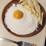 ジャイアンツに所属するあの人の奥さんが作ってくれた目玉焼き。レンジでチンしたら変な匂いが…？