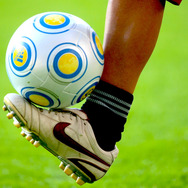 【LONDON STROLL】足でビリヤード！英国で流行る「フット・プール」