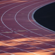 女子4×400mリレーで奇跡の大逆転！途中は全く映されていない赤ユニフォームに注目！