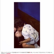 菜々緒「口にキスしてくれないと起きないの」…小さな王子様がキス