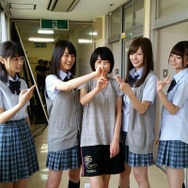 生駒里奈がギプス姿に…乃木坂46の初主演ドラマ、オフショット公開