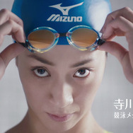 競泳・寺川綾とフィギュアスケーター・本郷理華が出演する「h&s」新CMオンエア