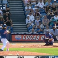 試合中にバットが吹っ飛んじゃった…！しかし、相手選手がクールにナイスキャッチ！