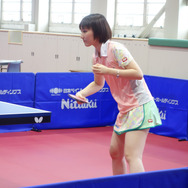 日本ペイント女子卓球部、四元奈生美デザインのユニフォーム発表