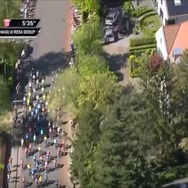 【爆笑解説】ロードレースの大会に自前のチャリで並走したオッチャンが生中継の主役を奪う