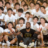 カイリー・アービング初来日…NBAのスーパースターが日本のプレイヤーと交流