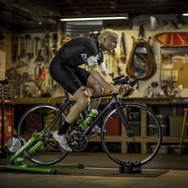 ロードバイク向け固定ローラー台「キネティックロックンロール2.0」販売開始