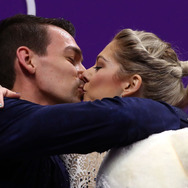 【平昌オリンピック】氷上での接吻に込められた意味。死の淵から練習再開、1年で五輪の舞台に。