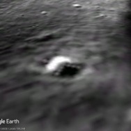 月面で発見された「奇妙な穴と丸い突起物」の正体