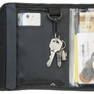 サイクリング中にスマホと貴重品をまとめて収納できるスグレもの