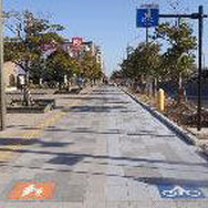 浦安市、シンボルロードに自転車通行区分を整備